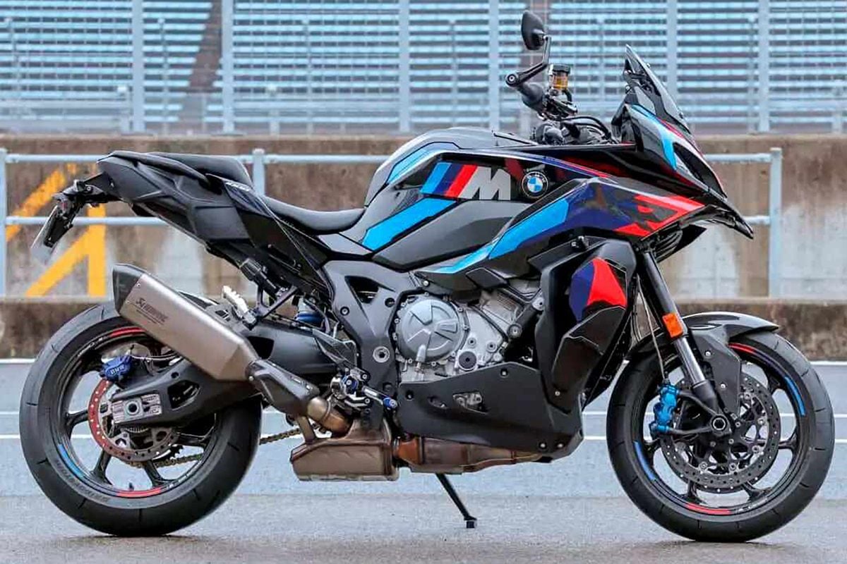 BMW M1000XR