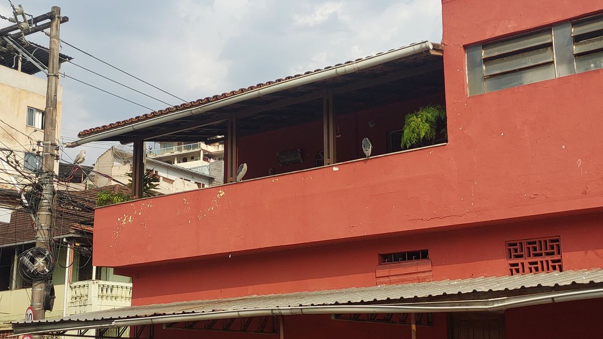 Casal morto em Cachoeiro: aves alimentadas por idosa vão a hotel após crime por Bruna Hemerly 