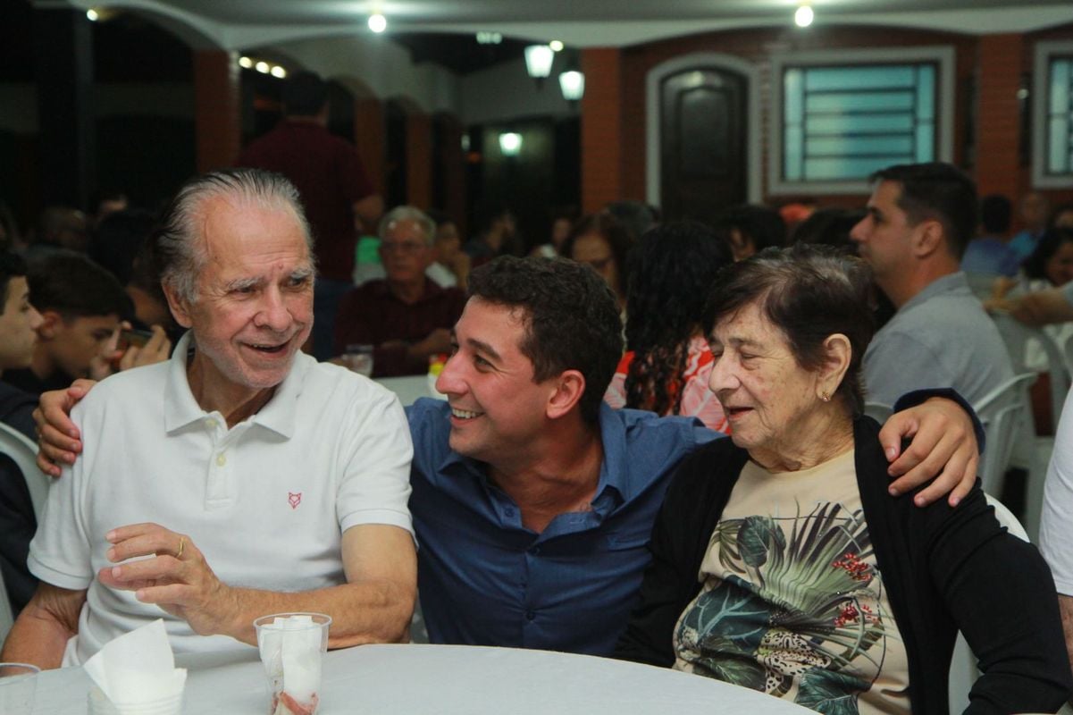 Chico Borges com o neto Mitter Mayer e dona Leila Borges, a viúva