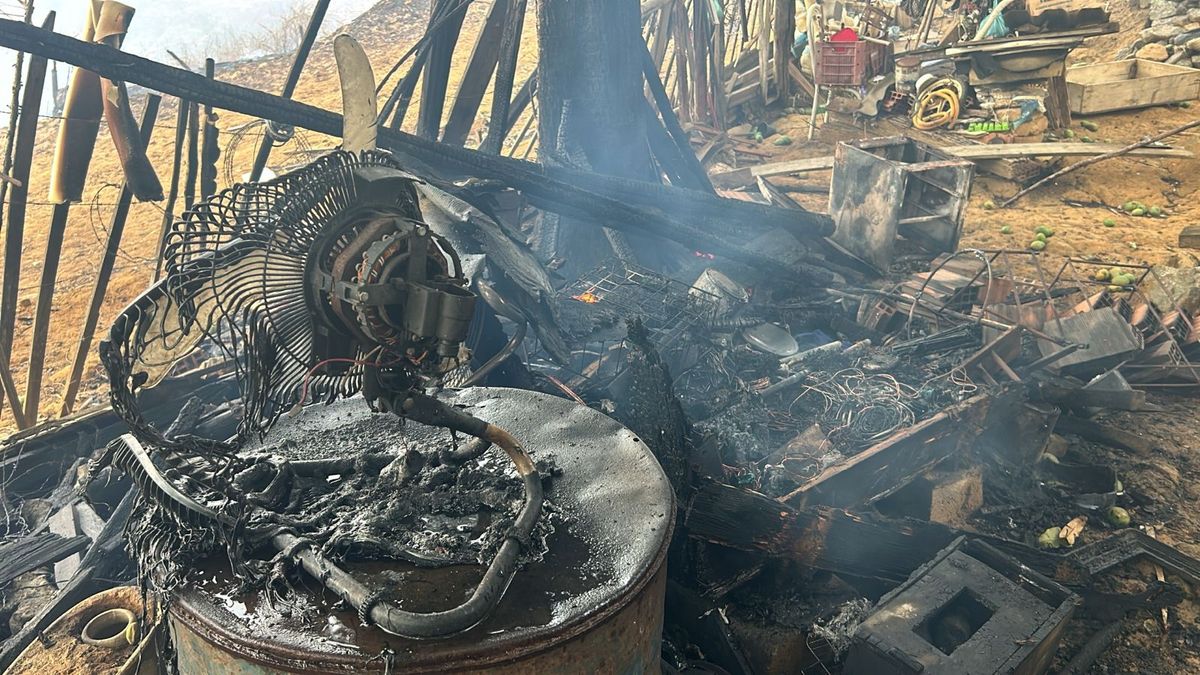Grande incêndio em Colatina destrói quintal de casa