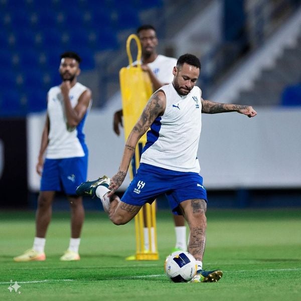 Neymar chega a um ano fora por lesão grave, e seleção escancara dependência