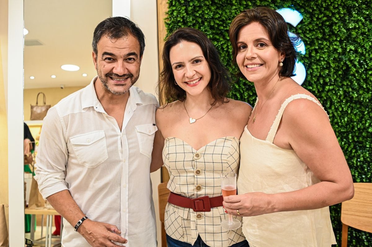  Marcelo Teixeira Baptista, Larissa Andrikopoulos, Carolina Lemos