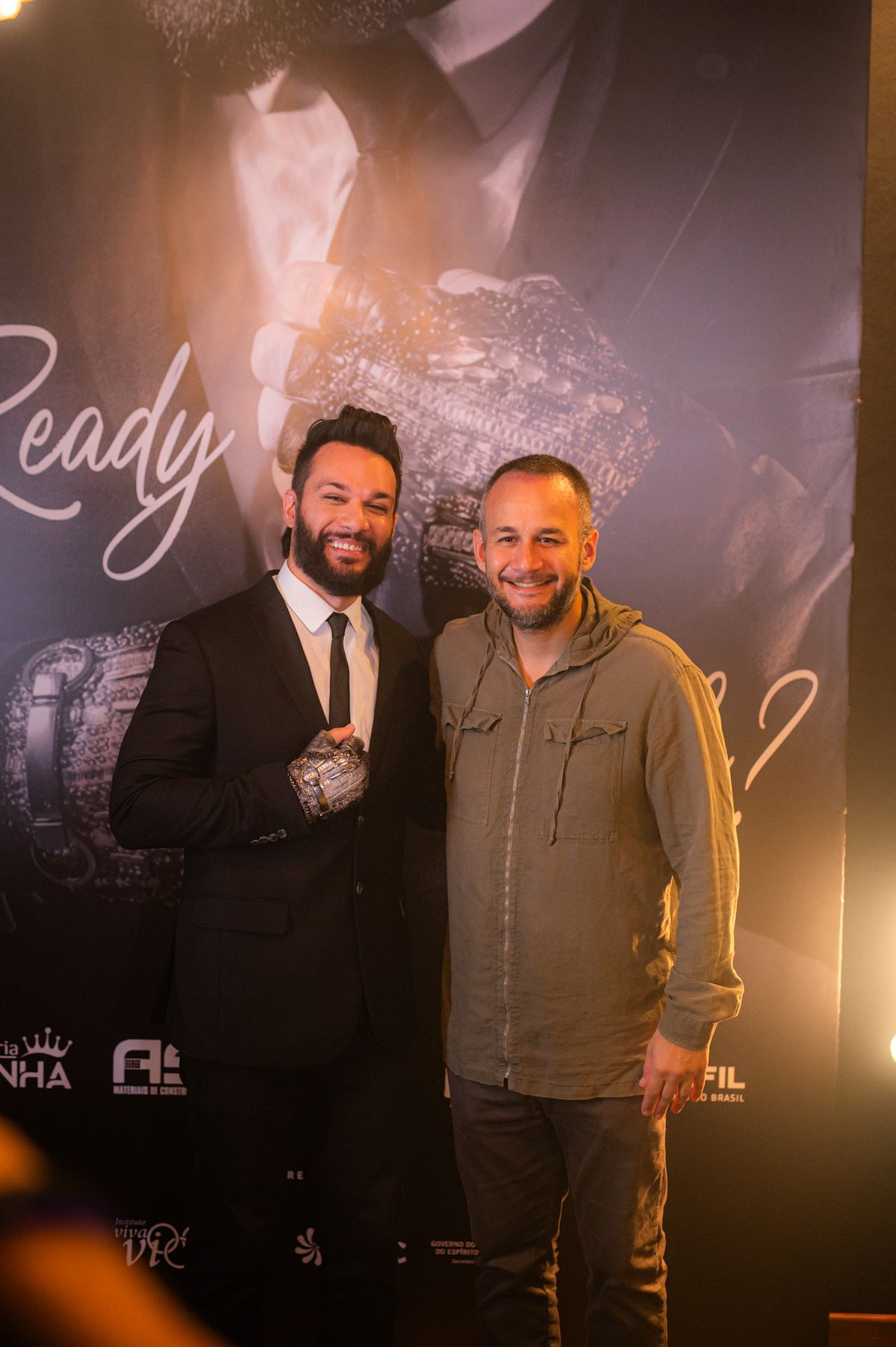  O músico Felipe Azevedo recebeu Fabrício Noronha, secretário de Estado da Cultura, na estreia do espetáculo Ready to Rock, em Vitória