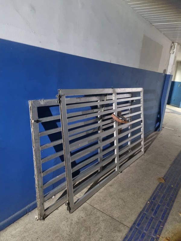 Homem quebrou portões e tentou furtar cabos elétricos em prédio vazio em Vitória por Leitor | A Gazeta