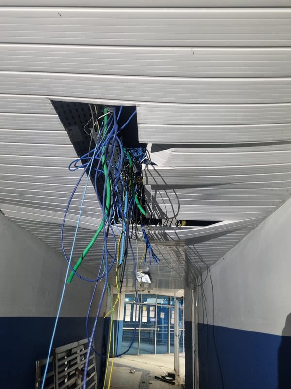 Homem quebrou portões e tentou furtar cabos elétricos em prédio vazio em Vitória por Leitor | A Gazeta