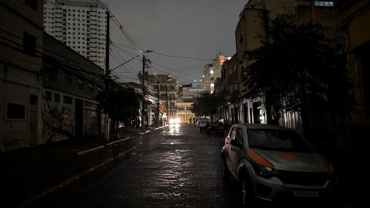 São Paulo convive com apagões desde a última sexta-feira (11) devido ao temporal