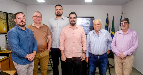 Quem coordena a equipe de transição é o consultor contábil e professor universitário Elizeu Crisóstomo Vargas, apontado como pessoa de confiança do deputado