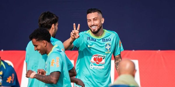 Alex Telles celebra volta a seleção brasileira