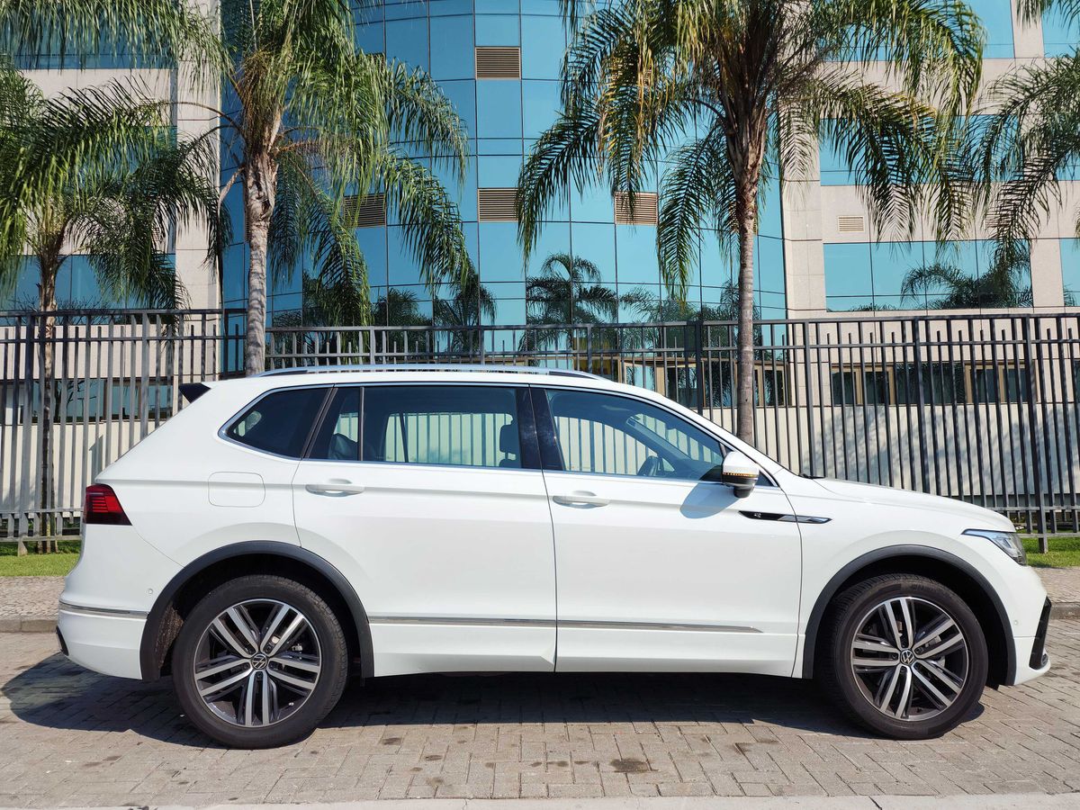  Volkswagen Tiguan R-Design