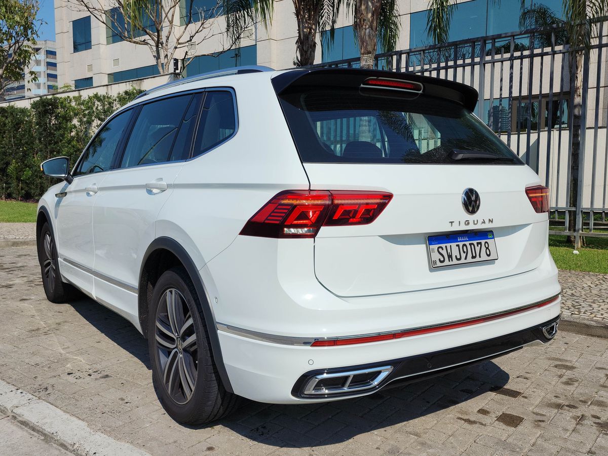  Volkswagen Tiguan R-Design