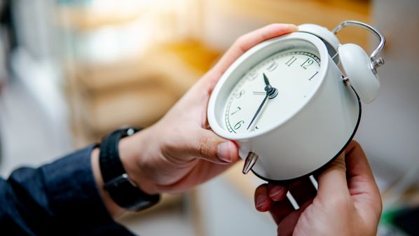 Saiba o que pensa o governo federal sobre a possibilidade de adotar a mudança de horário entre o fim deste ano e o início de 2026