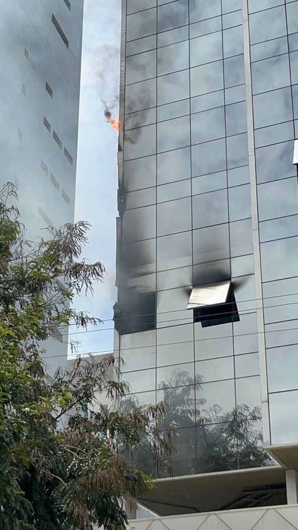 Incêndio Proeng Offices na terça (15) por Rita Benezath