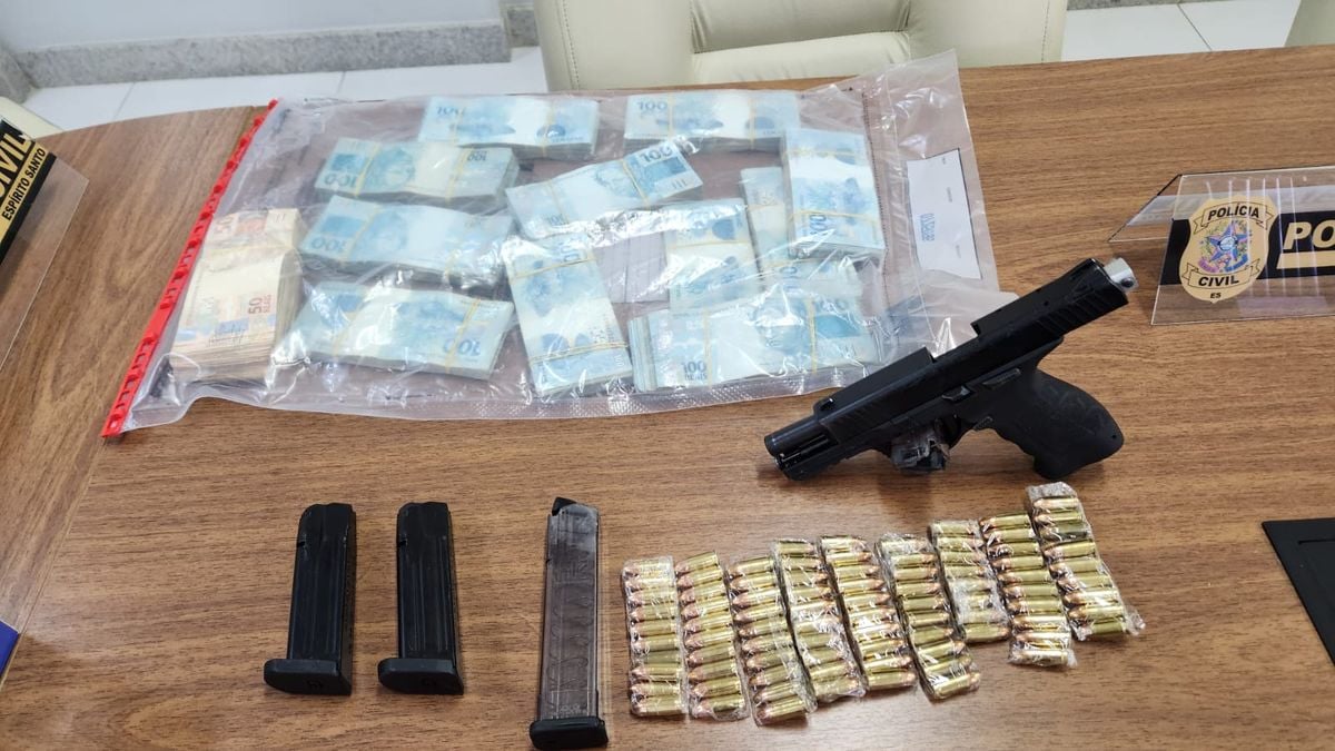 Na casa de Gordinho, como é conhecido um dos homens presos pelo roubo, foram encontrados R$ 120 mil, arma e munições adquiridas com o valor furtado.