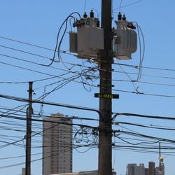 A poluição visual, em especial a provocada pelos fios, não pode mais ser ignorada como um problema menor. Ela é sintoma de um adoecimento urbano que só pode ser curado com gestão pública eficiente, participação social e compromisso