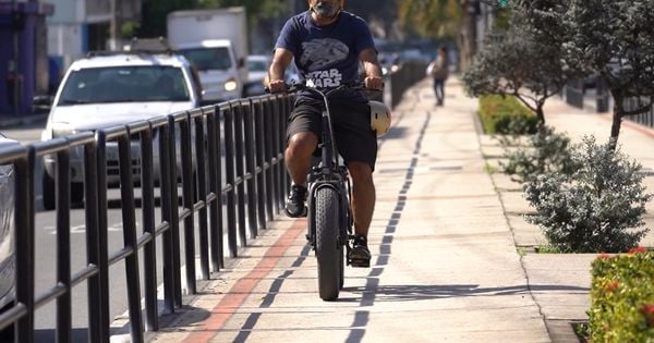 Trajetos que, de carro, são feitos em uma hora, com as elétricas são feitos em minutos por pais que buscam mobilidade e economia no trânsito da Grande Vitória