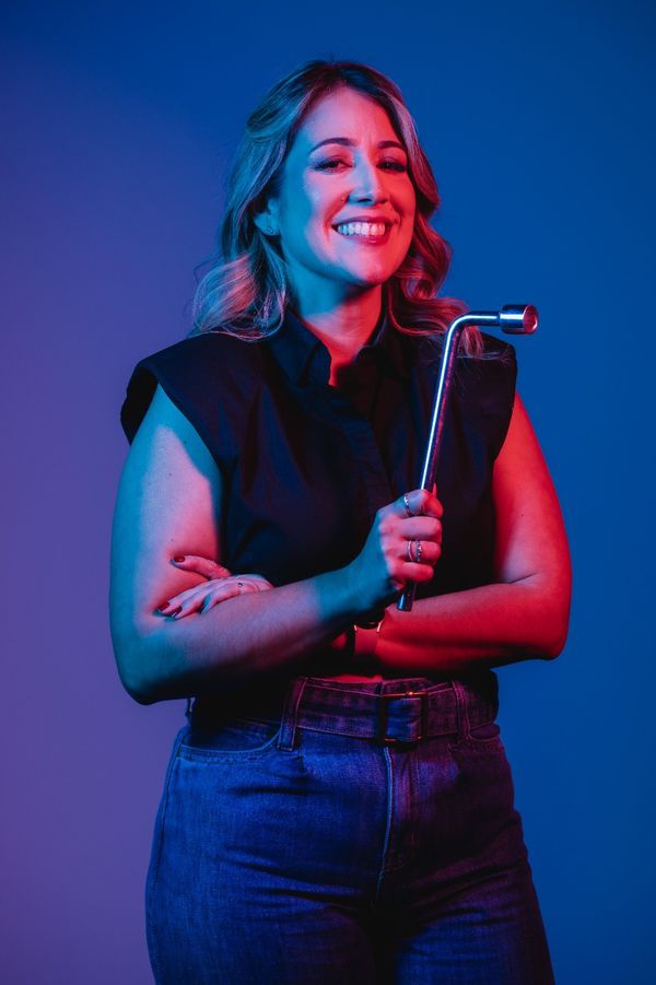 Milene Rios, produtora e repórter do programa Autoesporte, estará na Autotech 2024