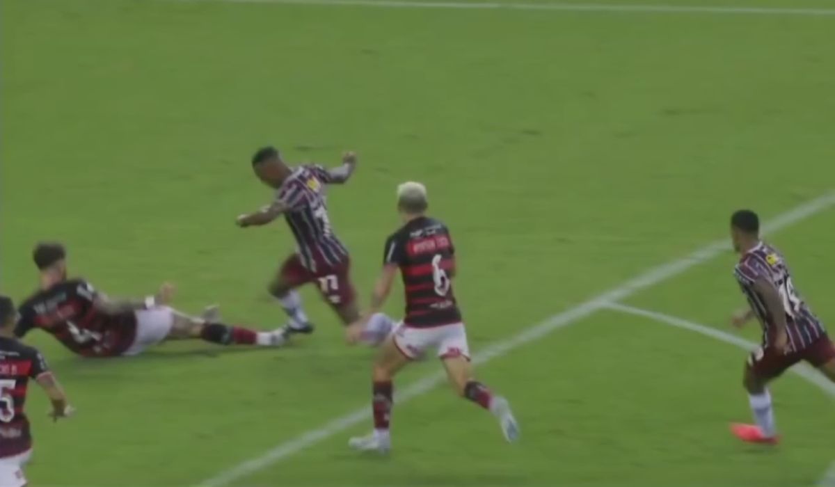 Pênalti marcado para o Fluminense contra o Flamengo