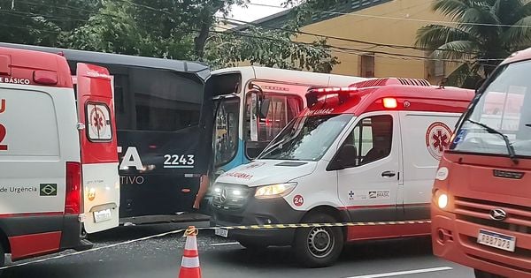 Imagens mostram que há ambulâncias do Samu/192 e do Corpo de Bombeiros no local