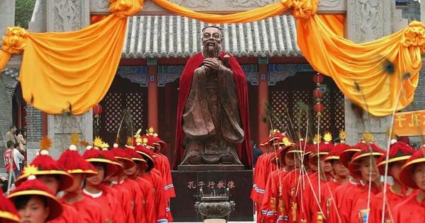 Os ensinamentos de Confúcio, filósofo que viveu entre 551 a.C. e 479 a.C., influenciaram e influenciam até hoje a sociedade chinesa e muitas das religiões orientais.