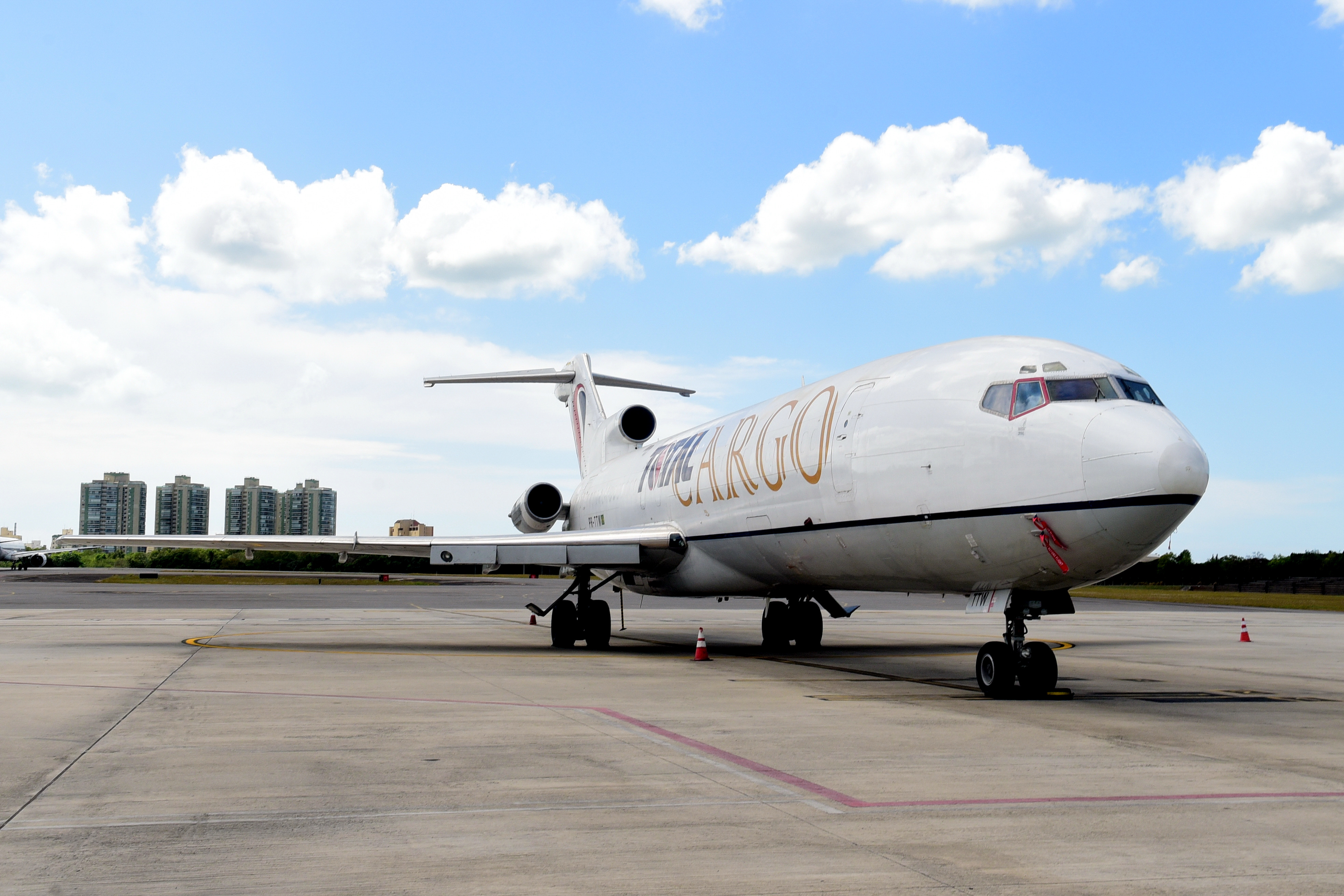 O Boeing 727-200F operou por muitos anos pela Total no serviço postal noturno dos Correios fazendo a rota Vitória-Guarulhos