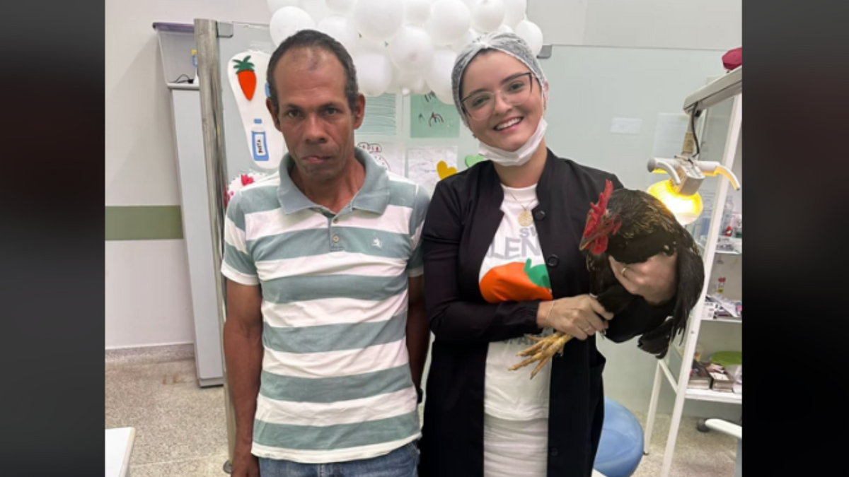 Dentista do ES recebe galo vivo de presente: “gesto lindo e transformador”