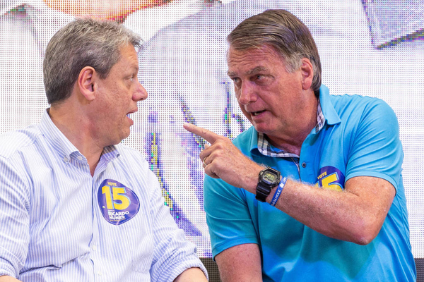 Inelegível, Bolsonaro diz ao lado de Tarcísio que é o candidato da direita em 2026
