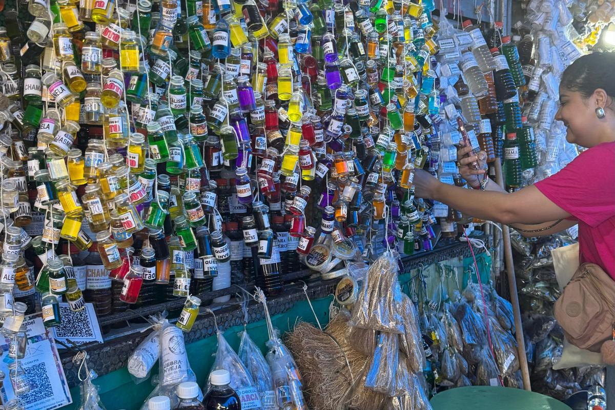 No Mercado Ver-o-Peso é possível encontrar itens curiosos, como os perfumes para afastar mau-olhado