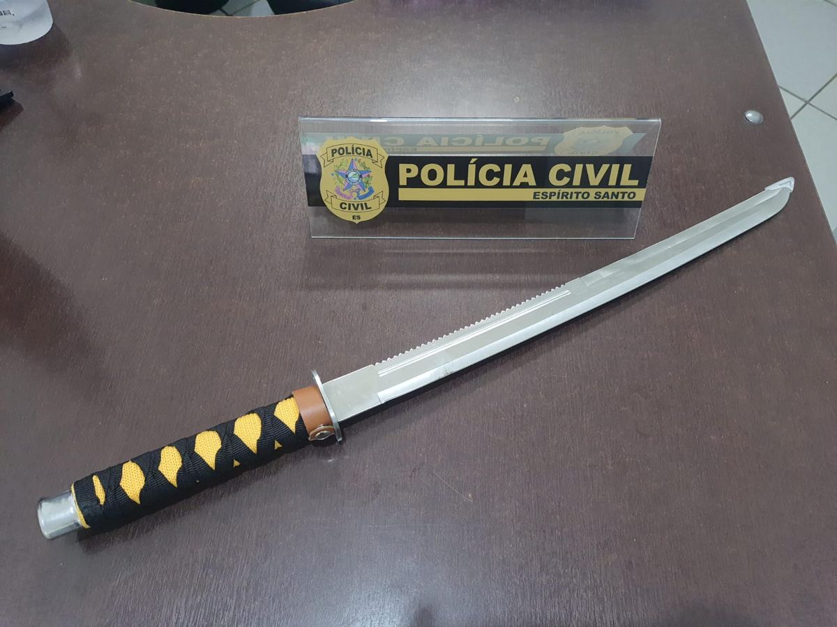 Polícia diz ter encontrado arma japonesa com suspeito de homicídio