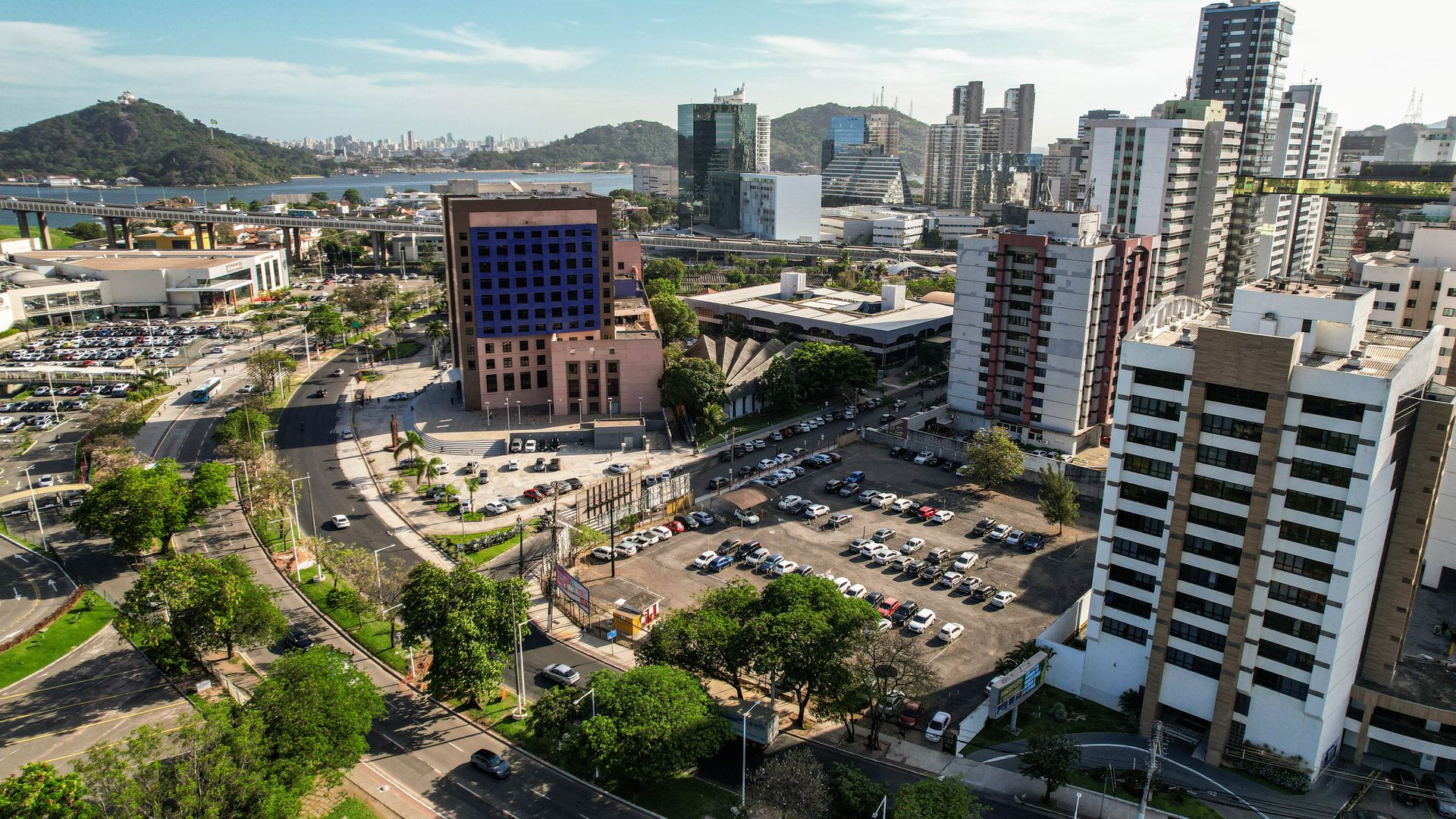 Trecho da Avenida Américo Buaiz será totalmente interditado no sentido Centro-Camburi das 4h às 10h; veja outras mudanças