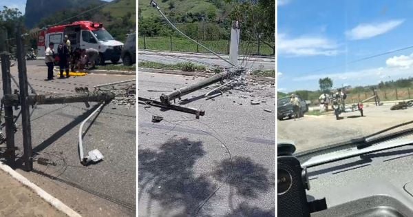 Imagens recebidas por A Gazeta mostram um carro sobre um canteiro e uma moto caída, além de dois postes danificados