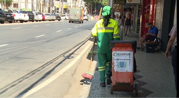 Após paralisação, serviços de limpeza são retomados em Cachoeiro