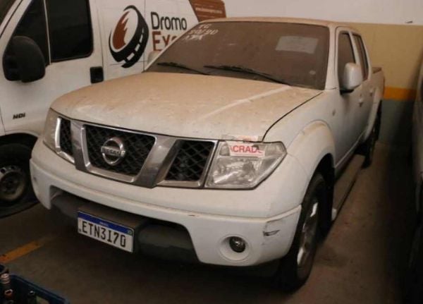 Nissan Frontier a partir de R$ 12 mil no lote 119 do leilão da Receita Federal