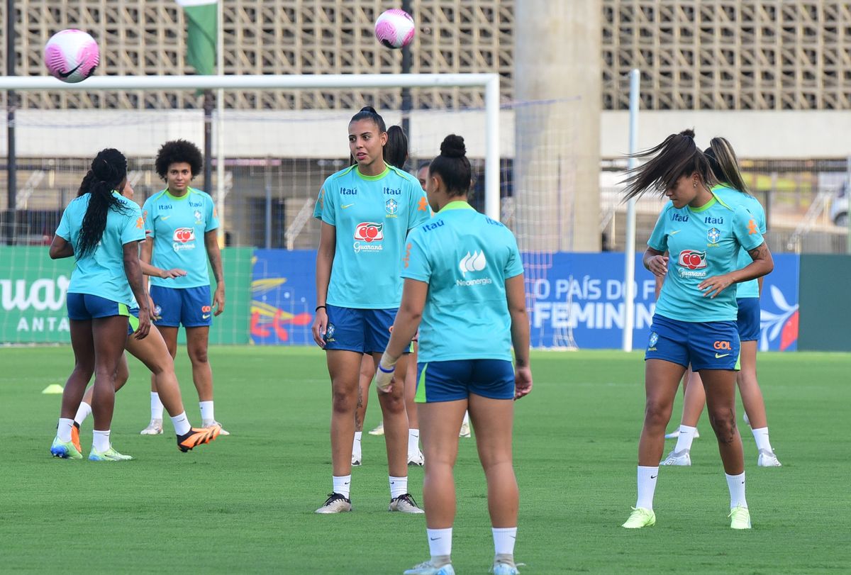 Seleção brasileira de futebol feminino treina no Kleber Andrade por Carlos Alberto Silva