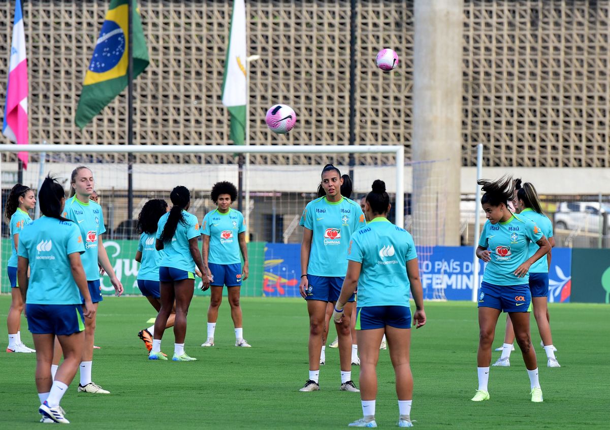 Seleção brasileira de futebol feminino treina no Kleber Andrade por Carlos Alberto Silva