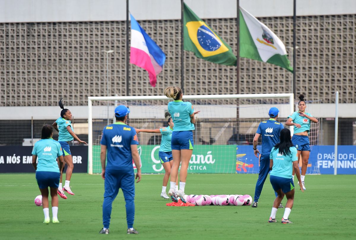 Seleção brasileira de futebol feminino treina no Kleber Andrade por Carlos Alberto Silva