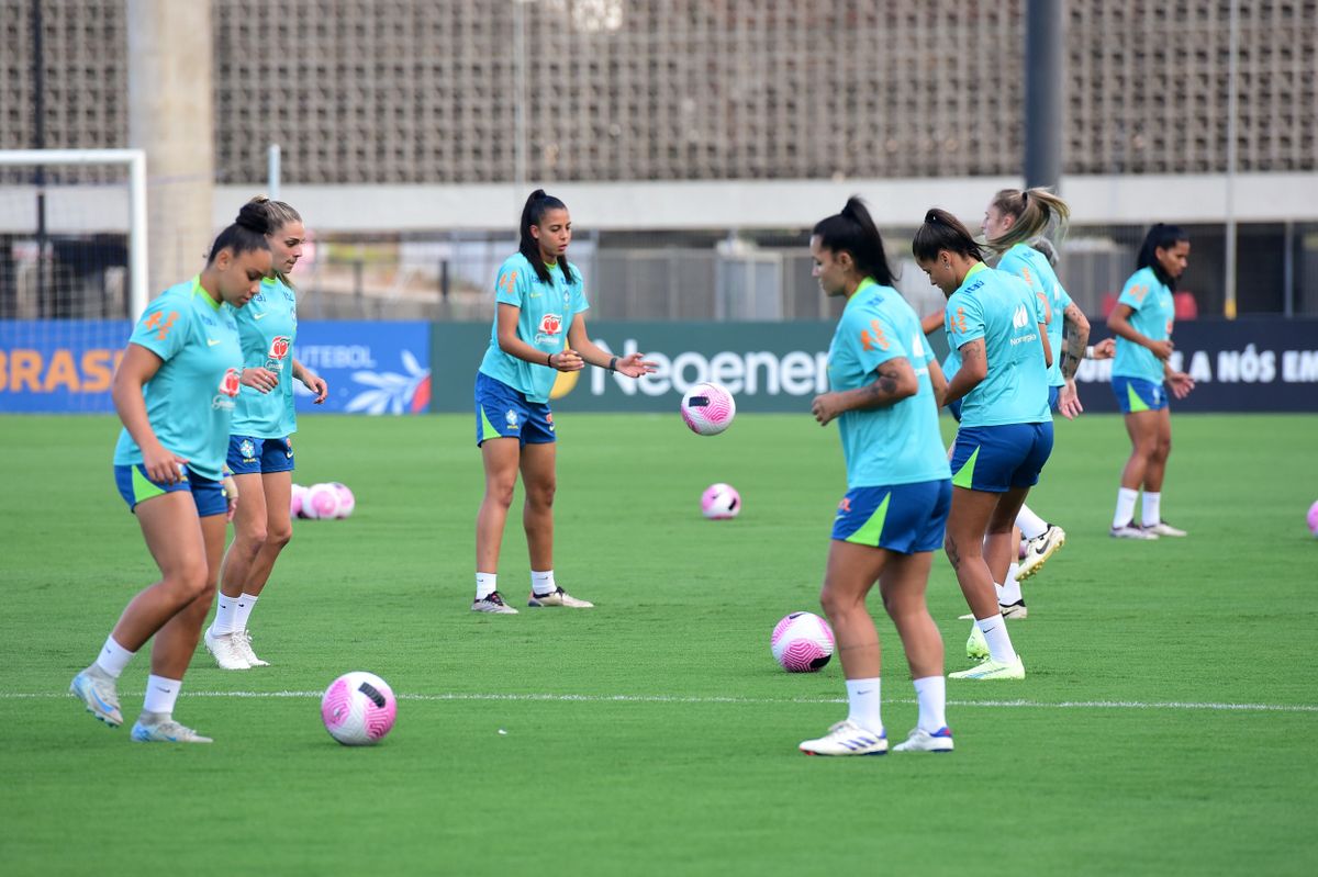 Seleção brasileira de futebol feminino treina no Kleber Andrade por Carlos Alberto Silva