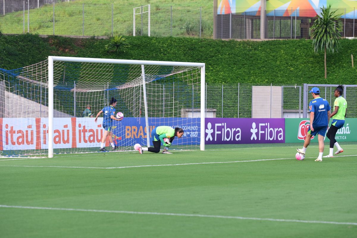 Seleção brasileira de futebol feminino treina no Kleber Andrade por Carlos Alberto Silva