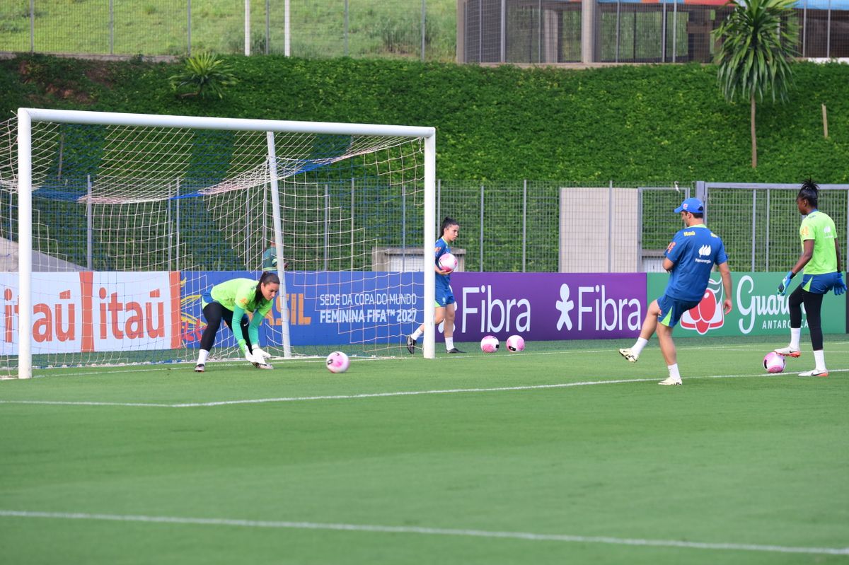 Seleção brasileira de futebol feminino treina no Kleber Andrade por Carlos Alberto Silva
