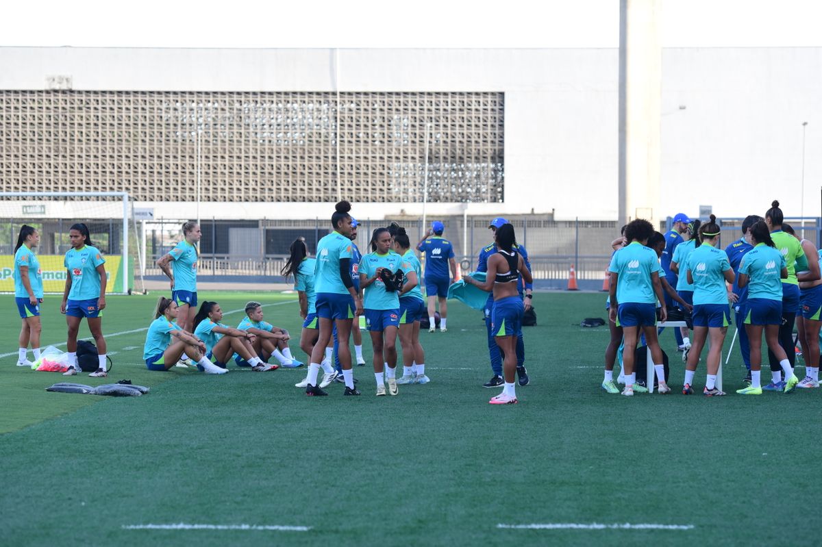 Seleção brasileira de futebol feminino treina no Kleber Andrade por Carlos Alberto Silva