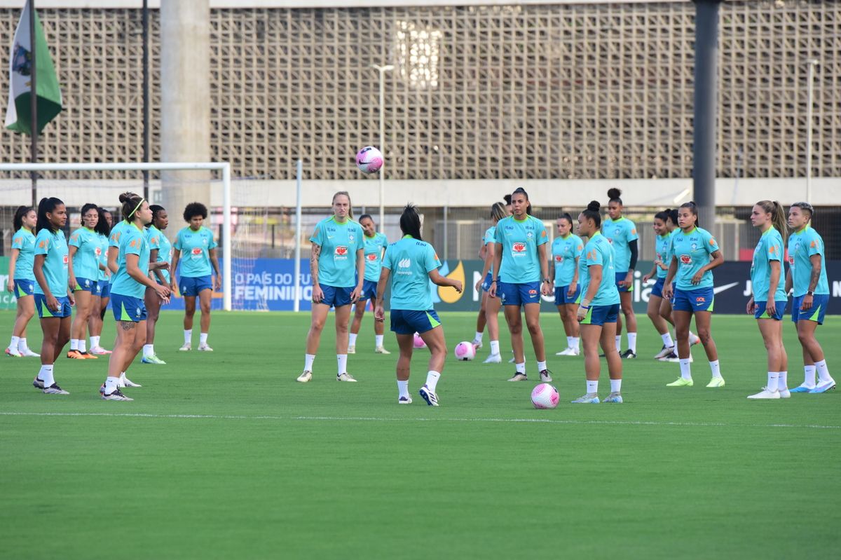 Seleção brasileira de futebol feminino treina no Kleber Andrade por Carlos Alberto Silva