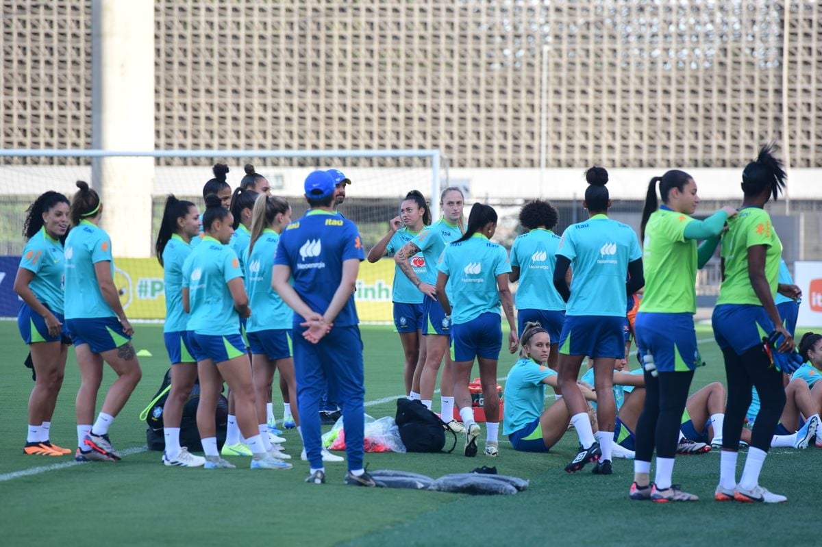 Seleção brasileira de futebol feminino treina no Kleber Andrade por Carlos Alberto Silva