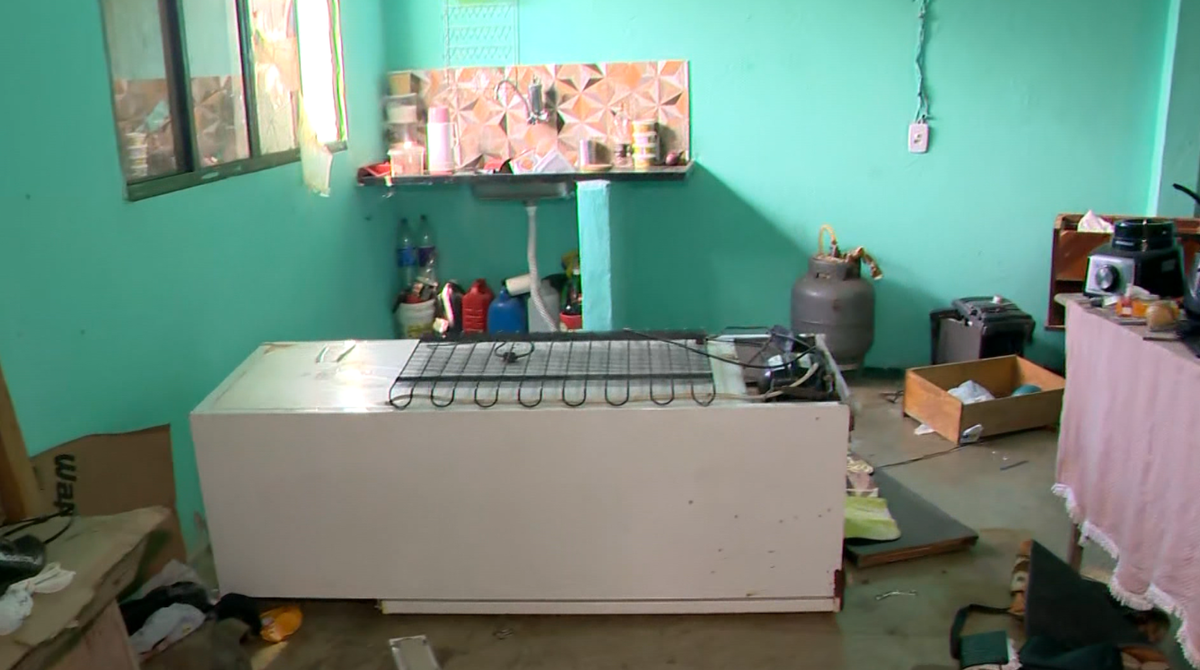 Casa do suspeito foi revirada em Cariacica após o crime