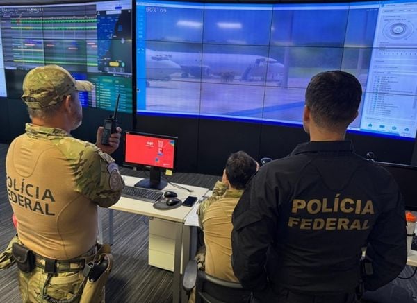 PF faz treinamento contra ameaça de bombas e sequestro de aviões
