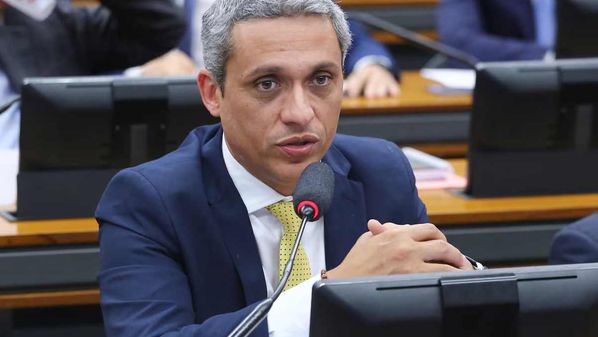 O bolsonarista Gustavo Gayer apresentou projeto para proibir que artistas, atletas, entre outras personalidades, sejam contratados para propagandas governamentais