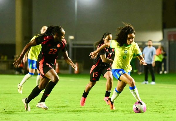 A imagens de Brasil e Colômbia no empate no Kleber Andrade por Carlos Alberto Silva