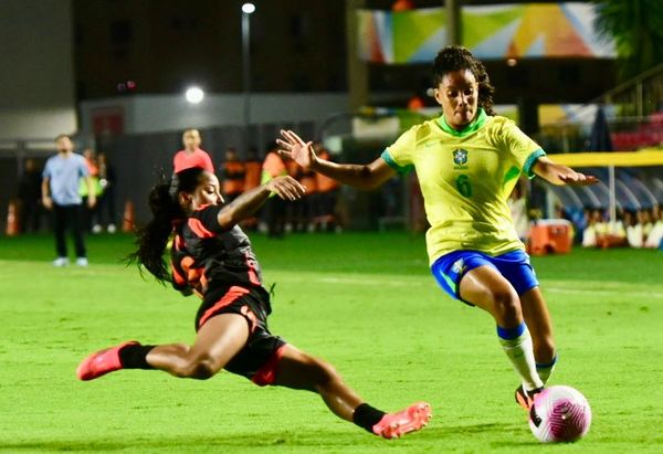 A imagens de Brasil e Colômbia no empate no Kleber Andrade por Carlos Alberto Silva