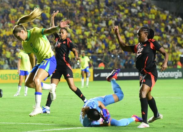 A imagens de Brasil e Colômbia no empate no Kleber Andrade por Carlos Alberto Silva
