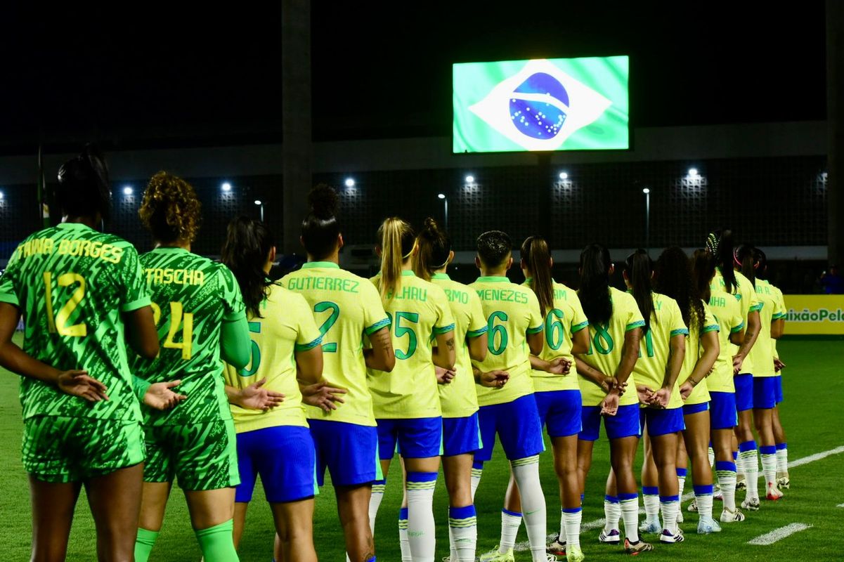 A imagens de Brasil e Colômbia no empate no Kleber Andrade por Carlos Alberto Silva
