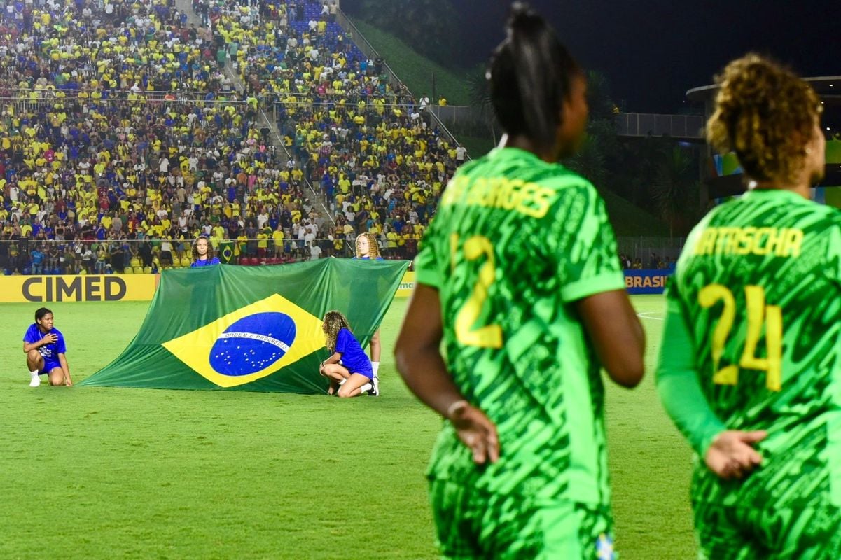 A imagens de Brasil e Colômbia no empate no Kleber Andrade por Carlos Alberto Silva