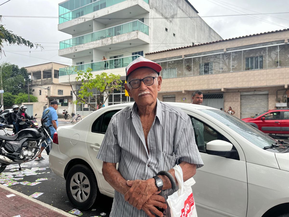  O aposentado João dos Santos, 87 anos, votou na EMEF Valéria Maria Miranda, em Vila Nova de Colares, na Serra, na manhã deste domingo (27)